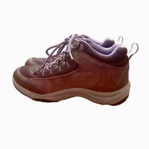 Vionic women Hiking boots Mid top sz 6